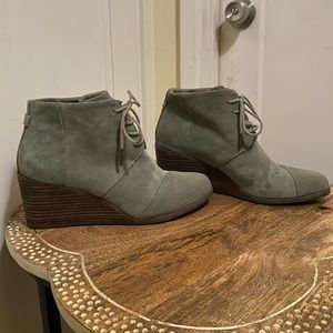 Toms Hyde Wedge Sneakers Ankle Bootie Vetiver Grey Suede Elevated Trainer